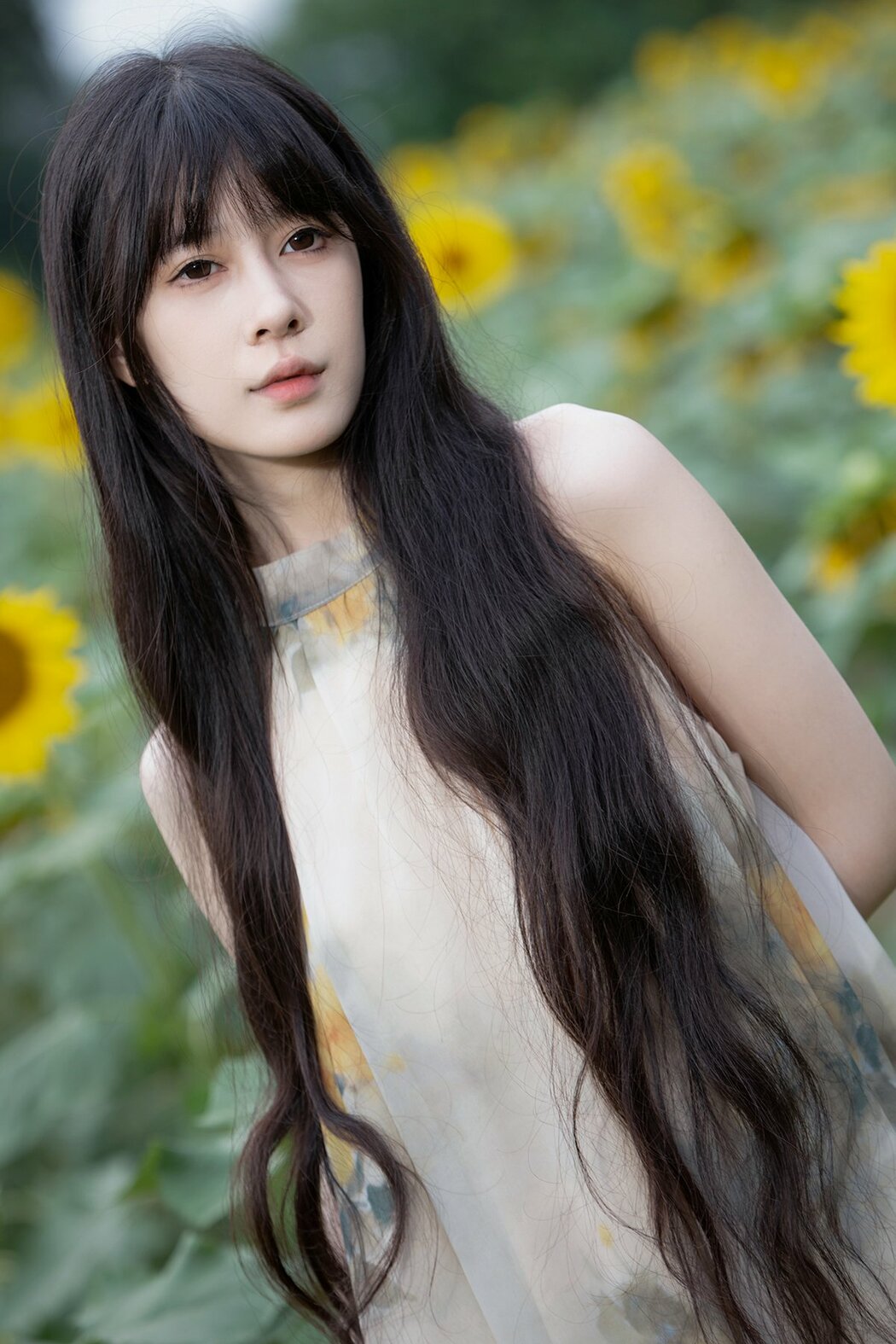 YiTuYu艺图语 Vol.10598 Ye Zi (12P) Cover Photo