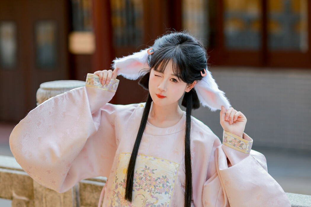 YiTuYu艺图语 Vol.10597 Xiao E Jiang Jiang Jiang (15P)