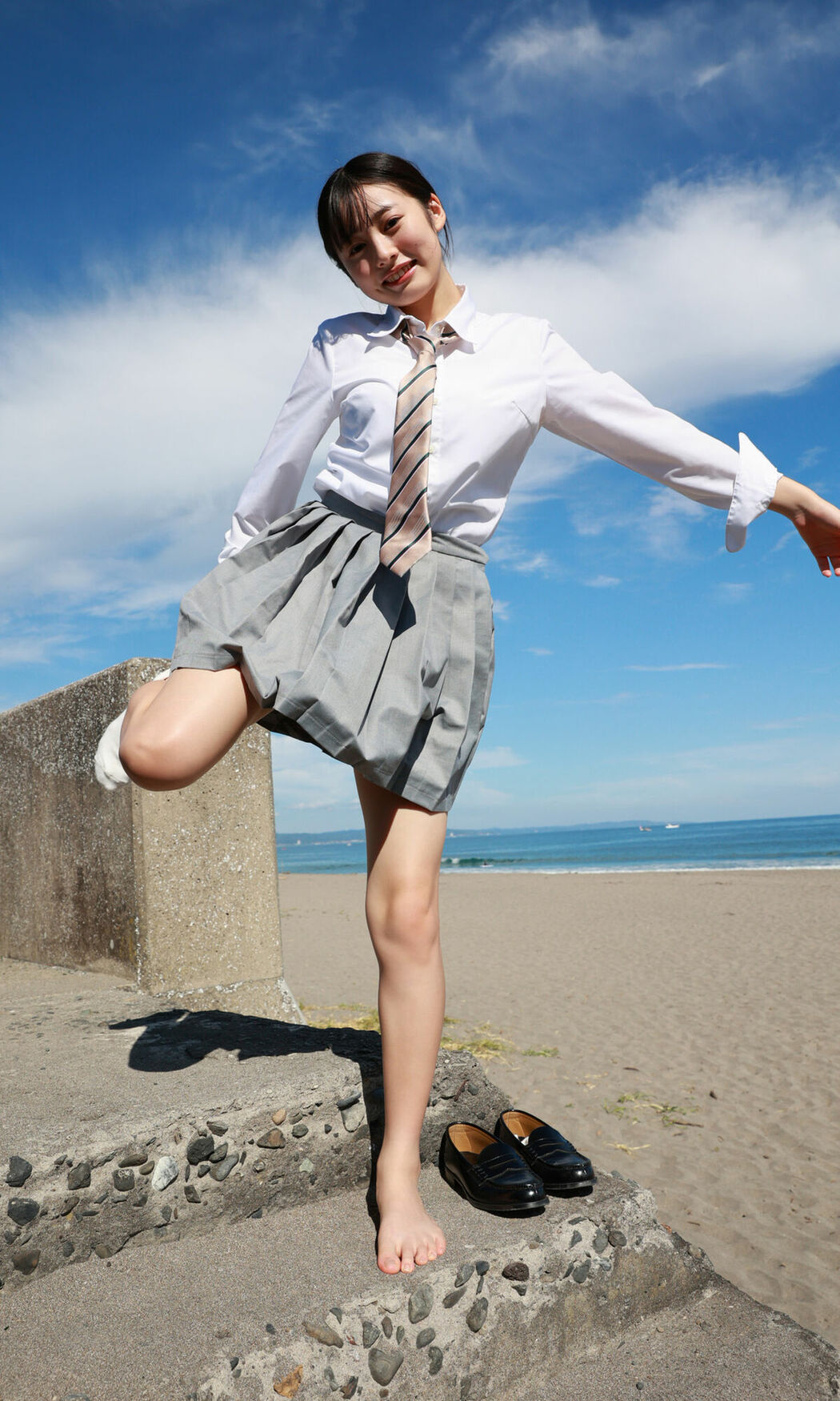 JP Miu Shirahama 白濱美兎 – デジタル限定 写真集 なぁぜなぁぜ (68P)