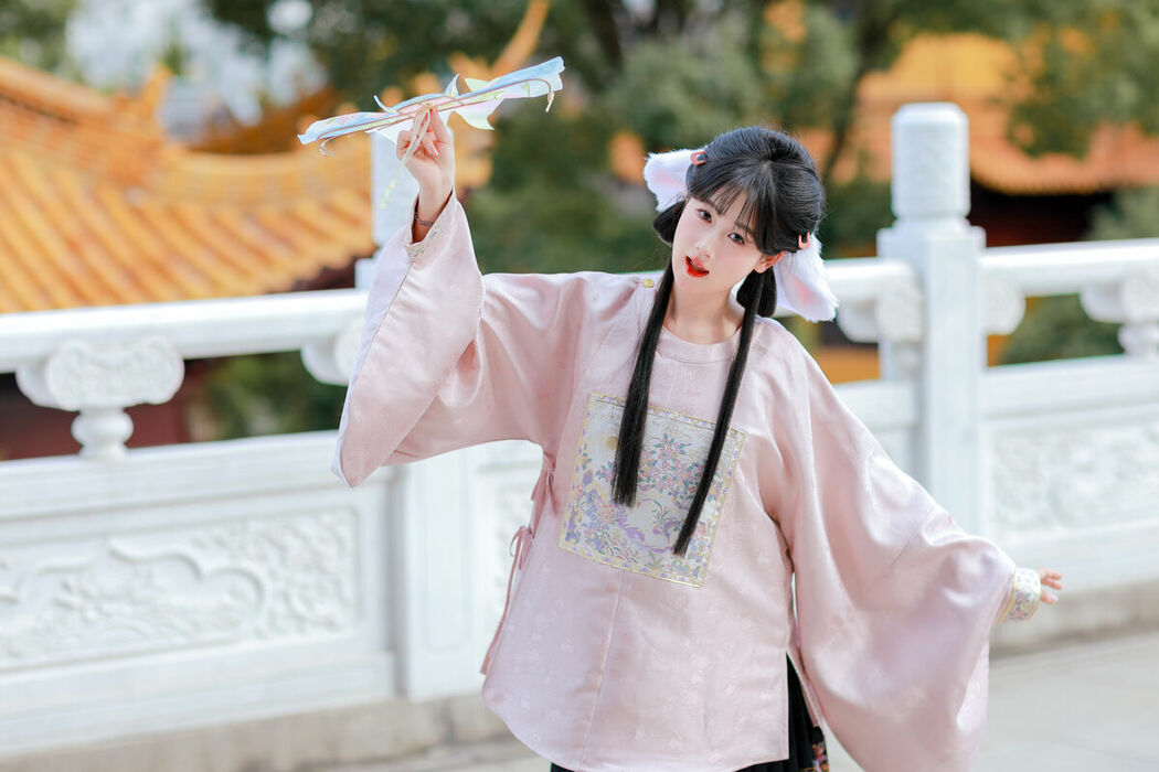YiTuYu艺图语 Vol.10597 Xiao E Jiang Jiang Jiang (15P)