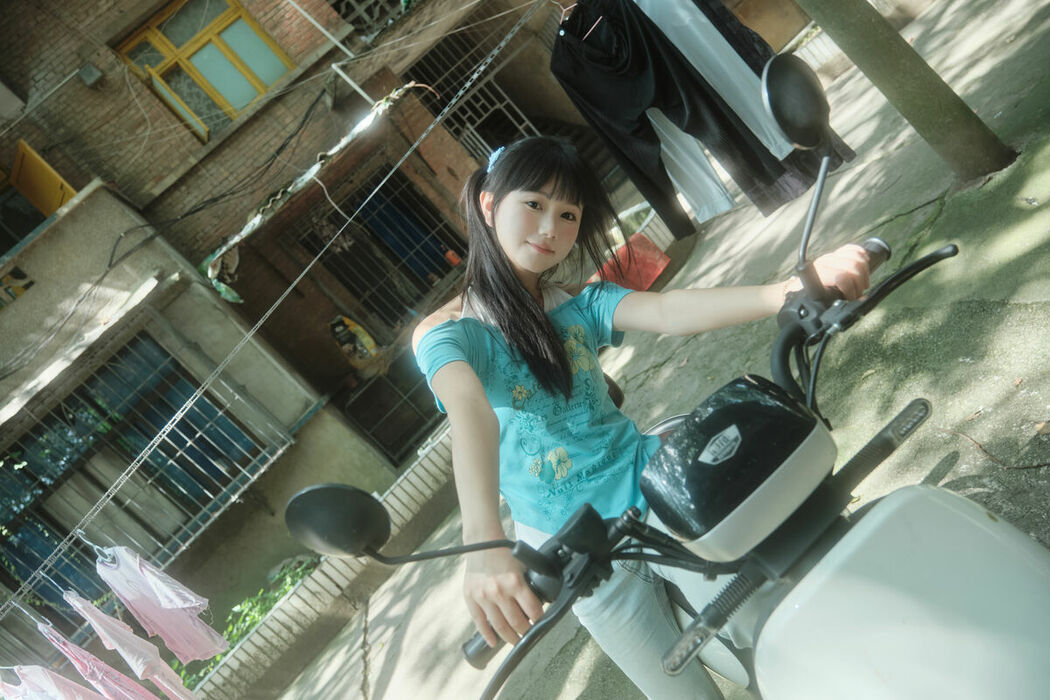YiTuYu艺图语 Vol.10601 Rou Song Bao (25P)