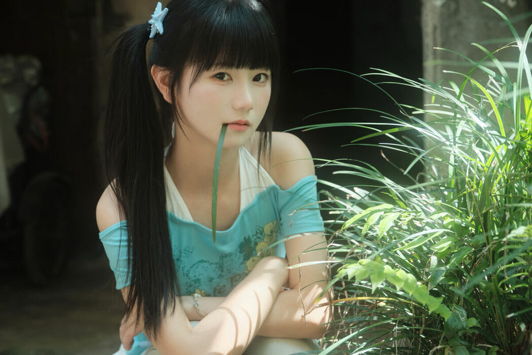 YiTuYu艺图语 Vol.10601 Rou Song Bao (25P)