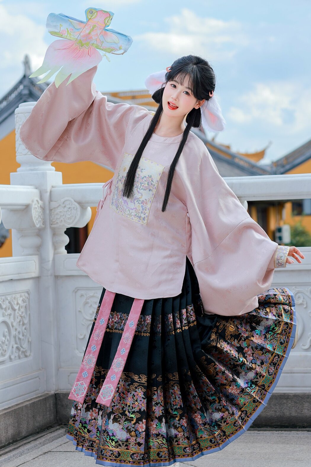 YiTuYu艺图语 Vol.10597 Xiao E Jiang Jiang Jiang (15P) Cover Photo