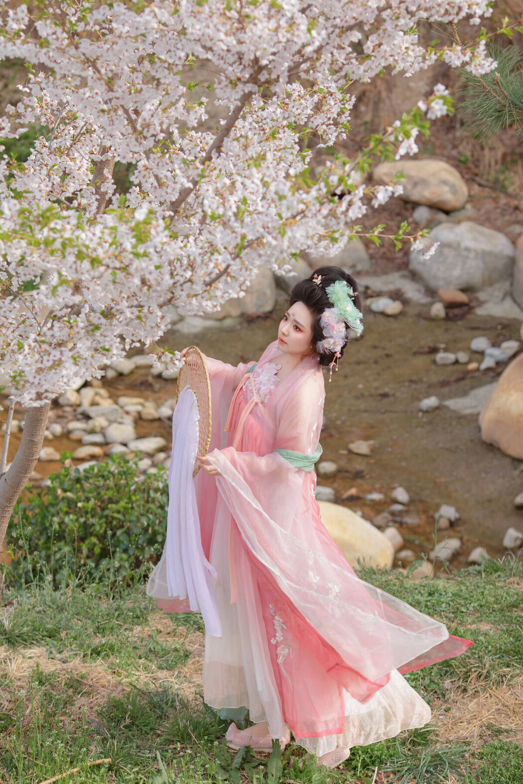 YiTuYu艺图语 Vol.10612 Liu Liu (35P)