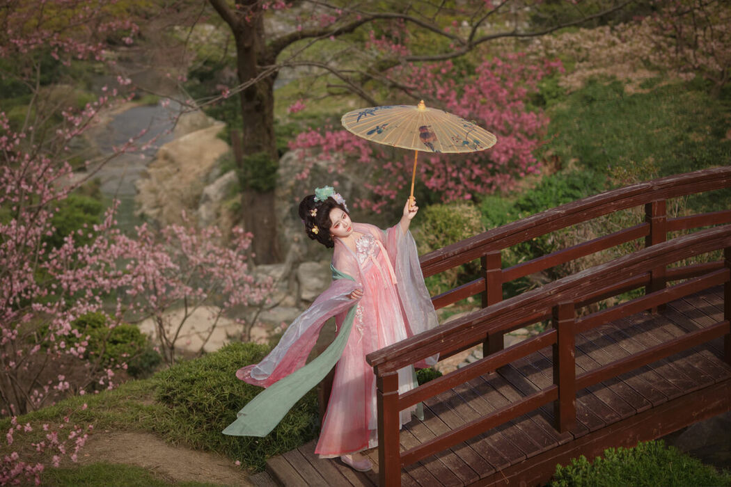 YiTuYu艺图语 Vol.10612 Liu Liu (35P)