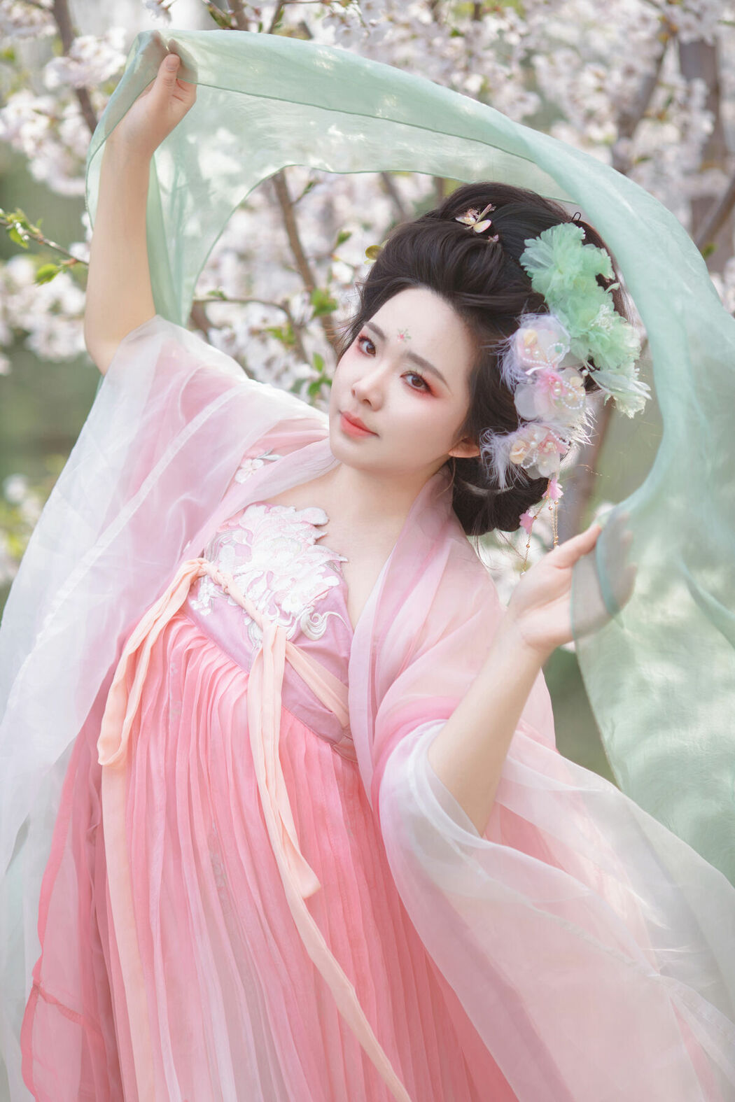 YiTuYu艺图语 Vol.10612 Liu Liu (35P)