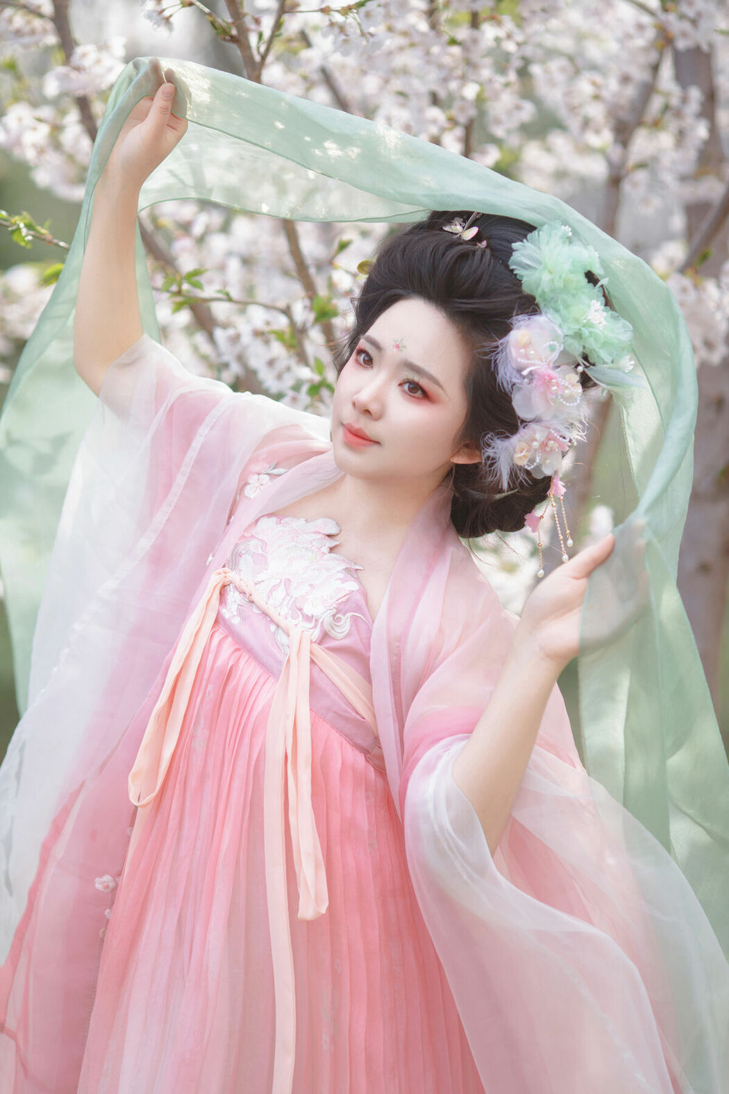 YiTuYu艺图语 Vol.10612 Liu Liu (35P)