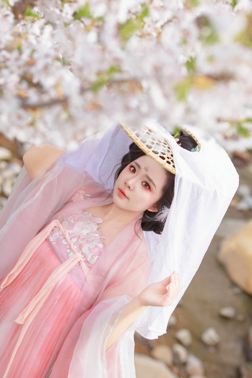 YiTuYu艺图语 Vol.10612 Liu Liu (35P)