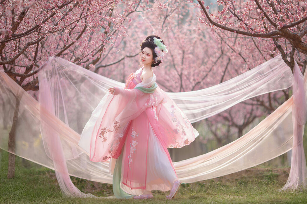 YiTuYu艺图语 Vol.10612 Liu Liu (35P)