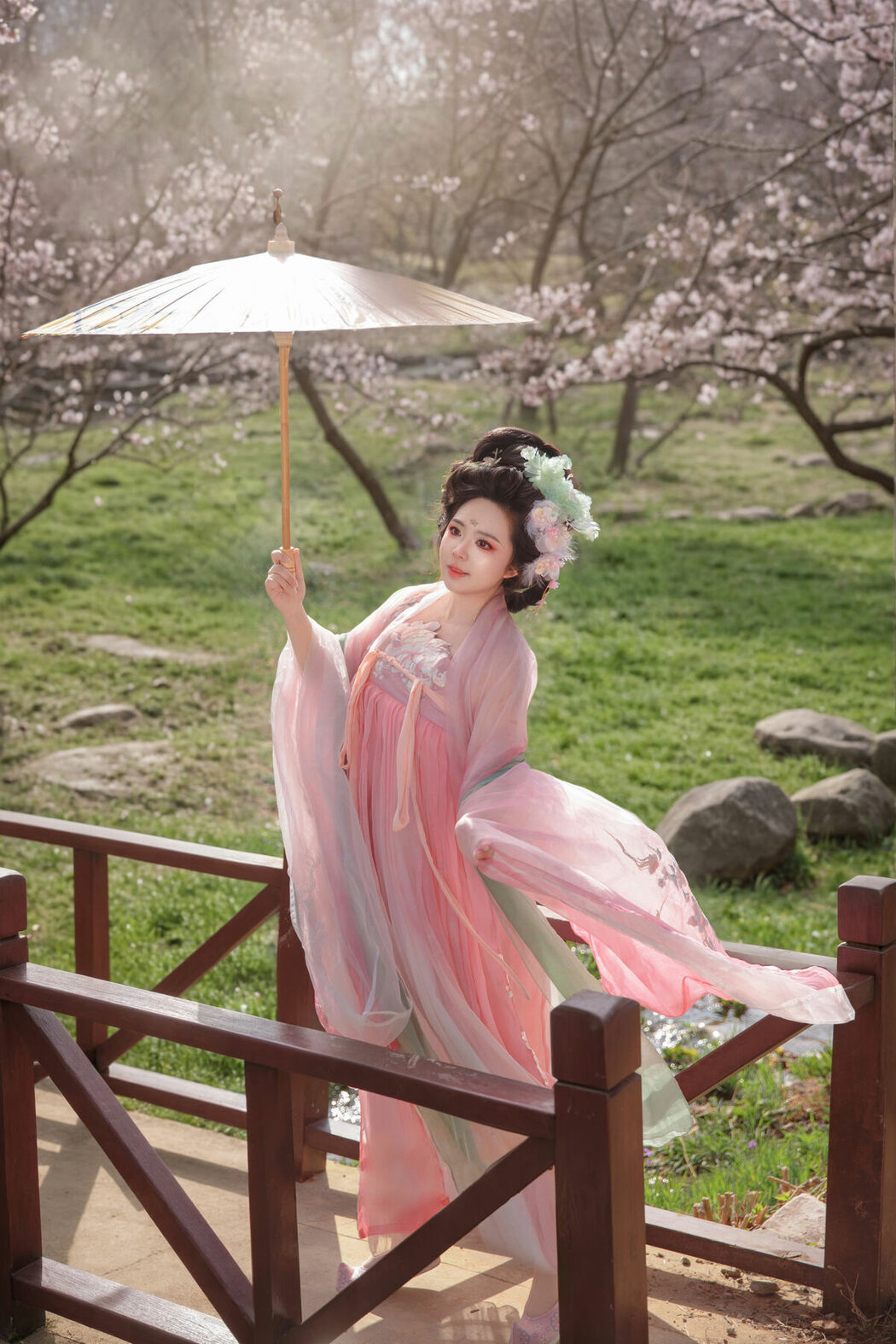 YiTuYu艺图语 Vol.10612 Liu Liu (35P)