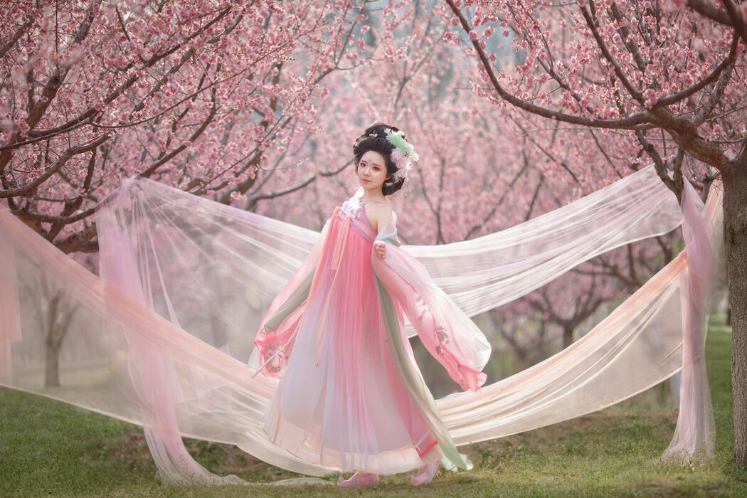 YiTuYu艺图语 Vol.10612 Liu Liu (35P)