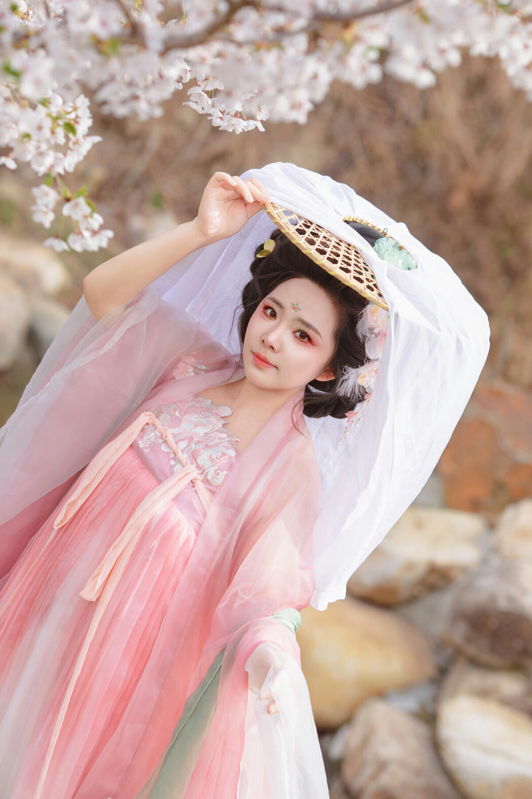 YiTuYu艺图语 Vol.10612 Liu Liu (35P)