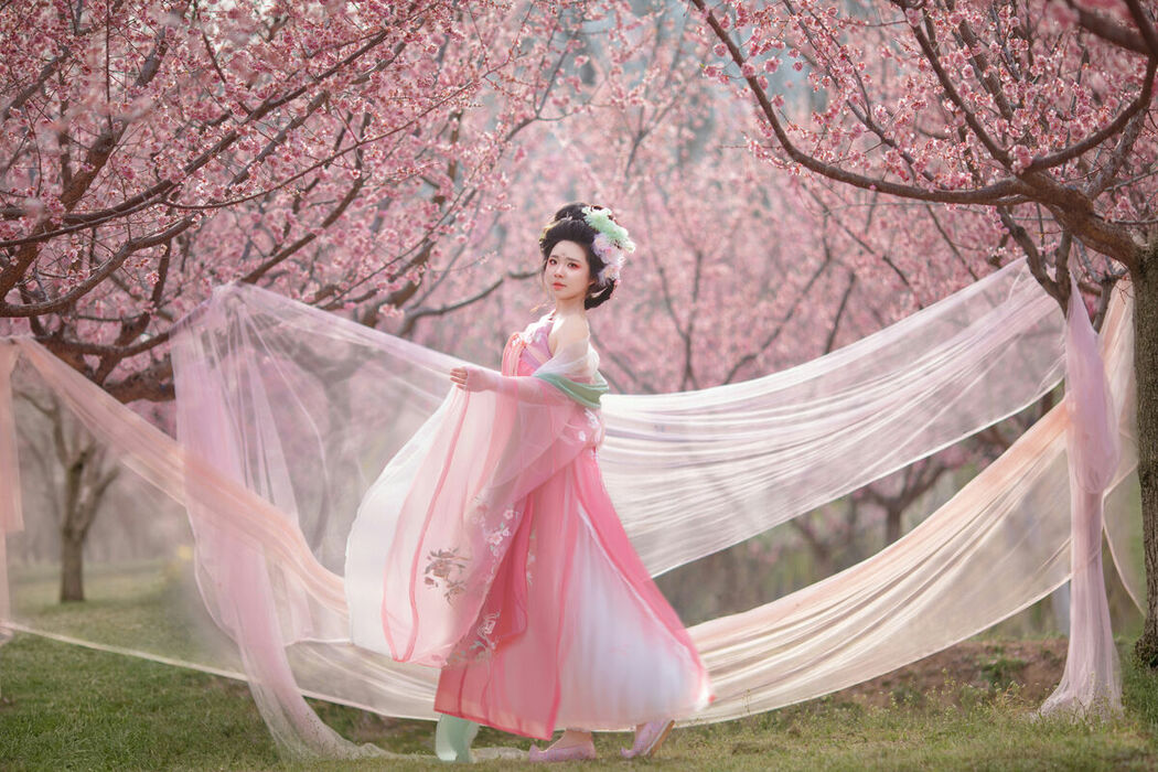 YiTuYu艺图语 Vol.10612 Liu Liu (35P)