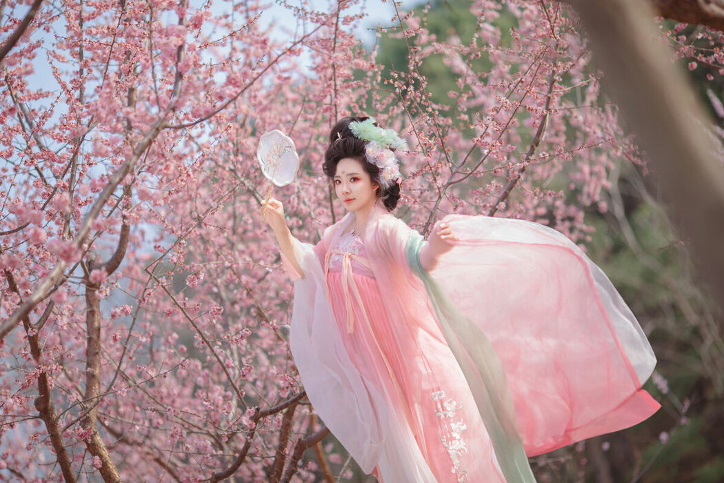 YiTuYu艺图语 Vol.10612 Liu Liu (35P)