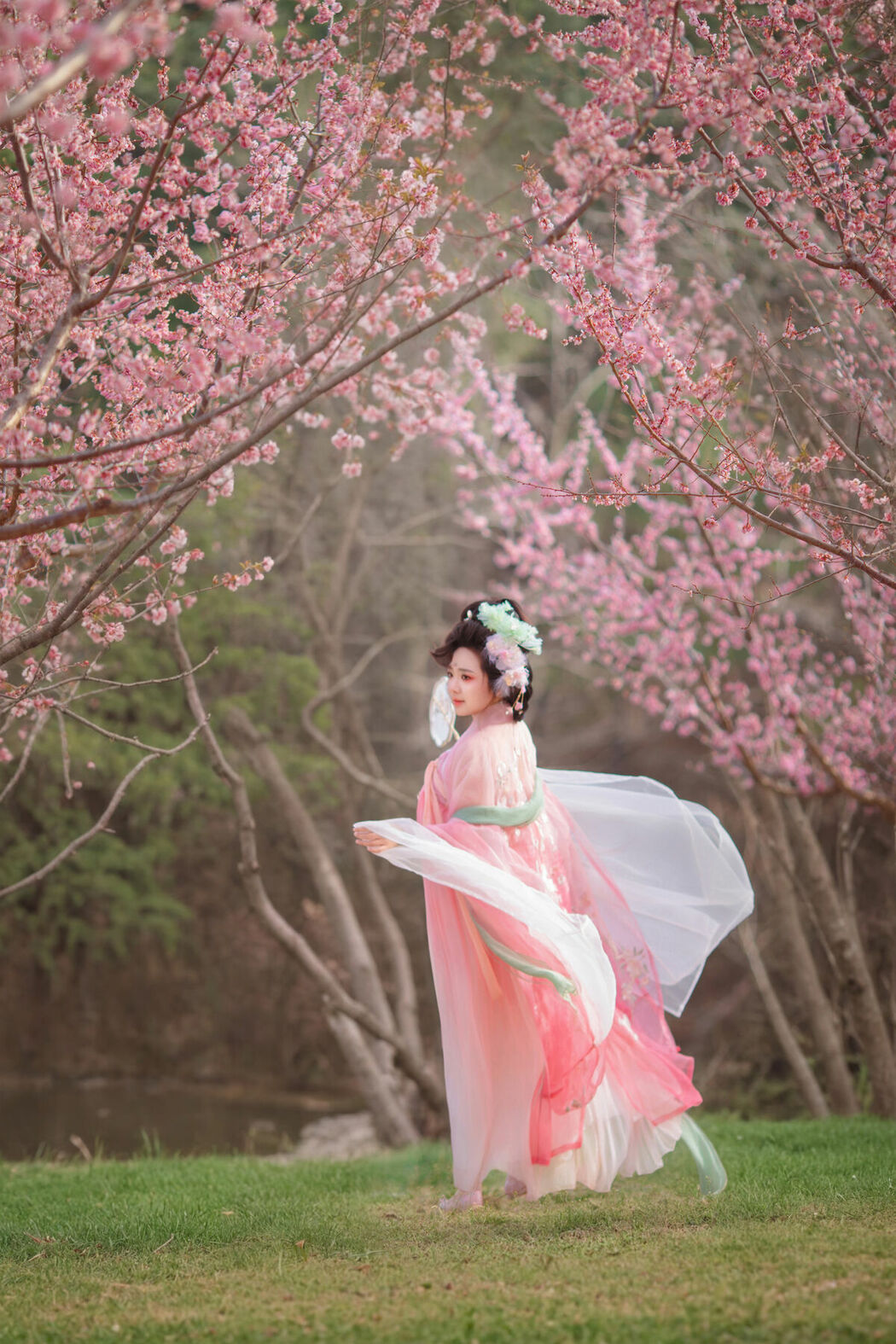 YiTuYu艺图语 Vol.10612 Liu Liu (35P)