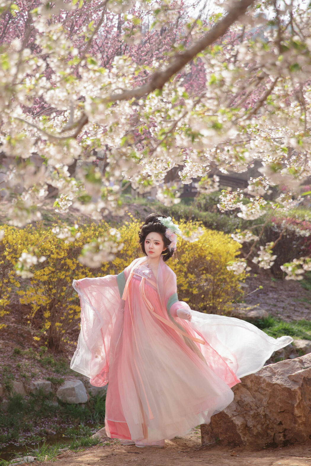YiTuYu艺图语 Vol.10612 Liu Liu (35P)
