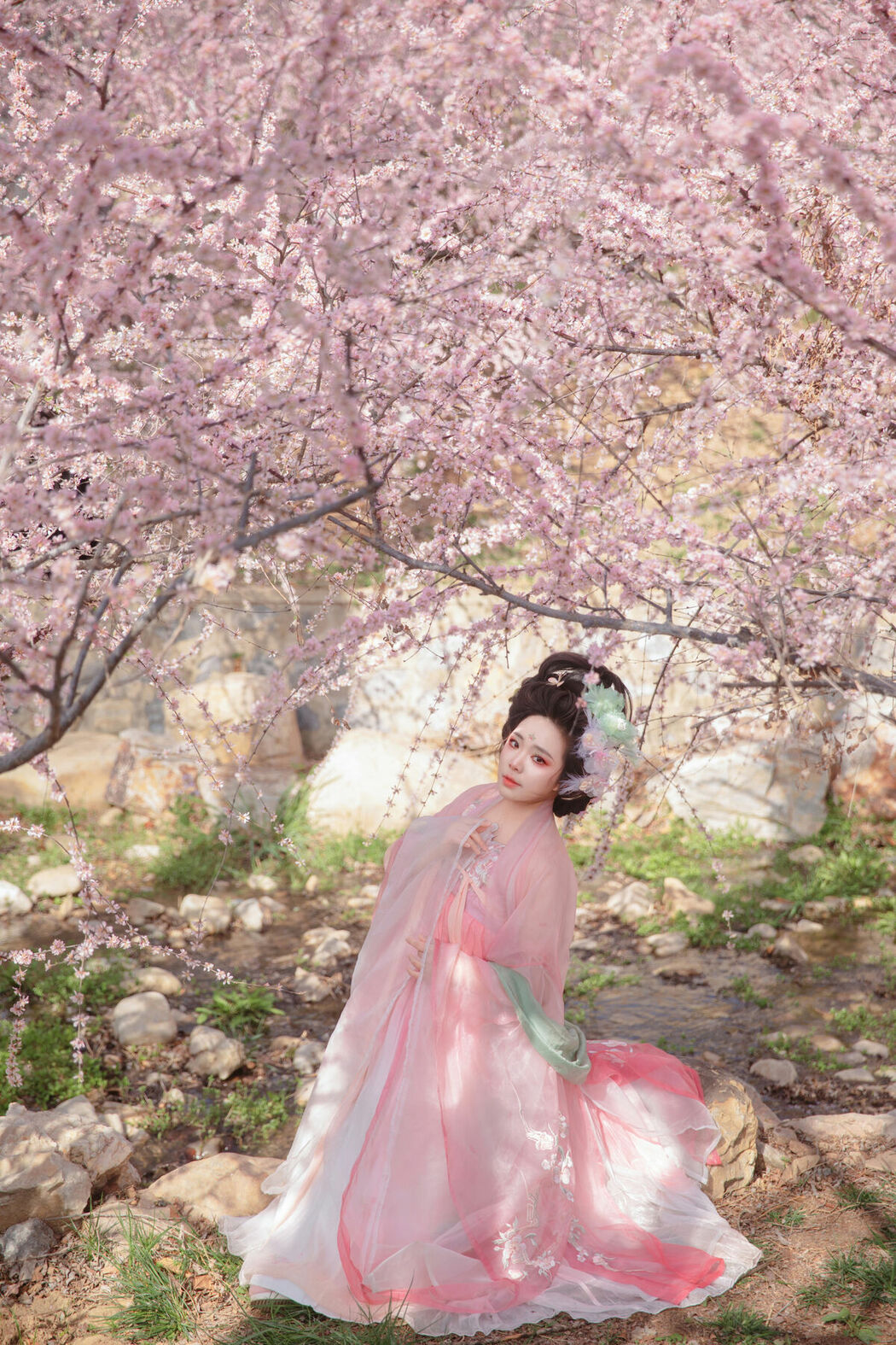 YiTuYu艺图语 Vol.10612 Liu Liu (35P)
