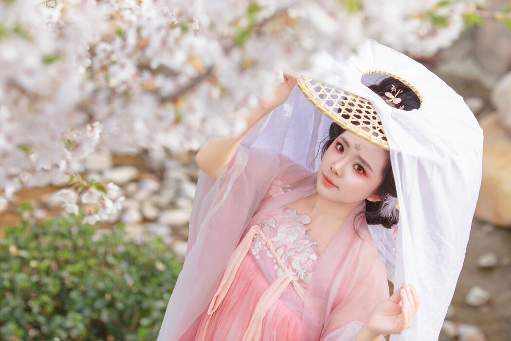 YiTuYu艺图语 Vol.10612 Liu Liu (35P)