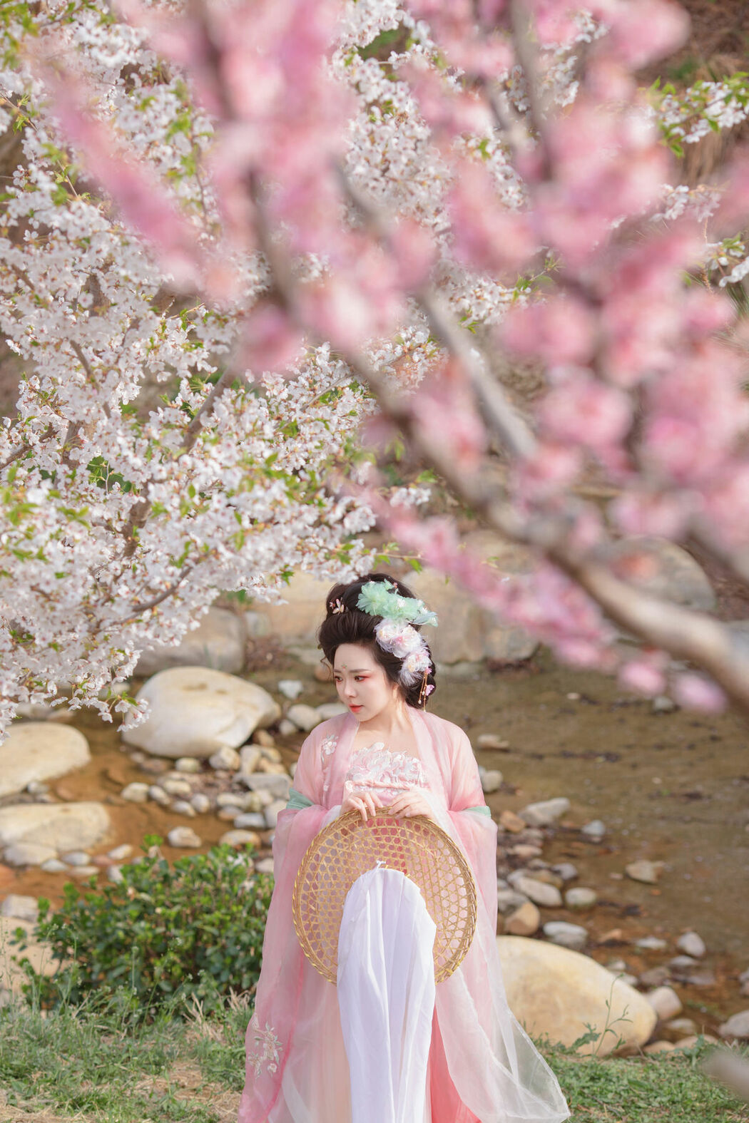 YiTuYu艺图语 Vol.10612 Liu Liu (35P)