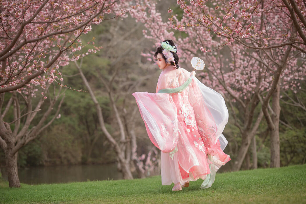 YiTuYu艺图语 Vol.10612 Liu Liu (35P)