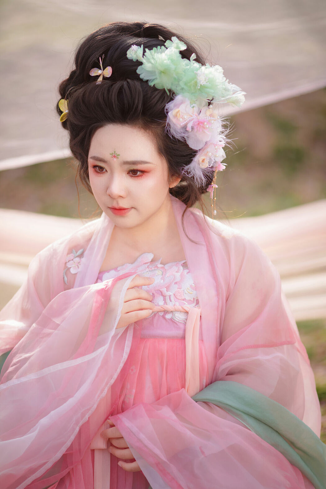 YiTuYu艺图语 Vol.10612 Liu Liu (35P)