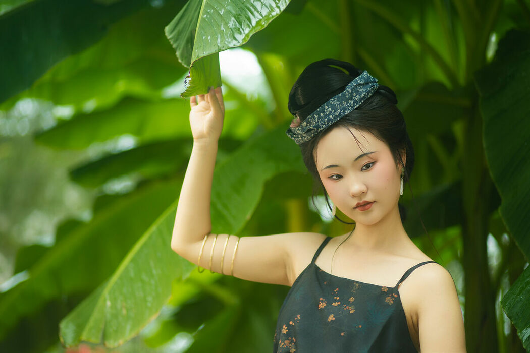 YiTuYu艺图语 Vol.10625 Liu Qi Qi (17P)