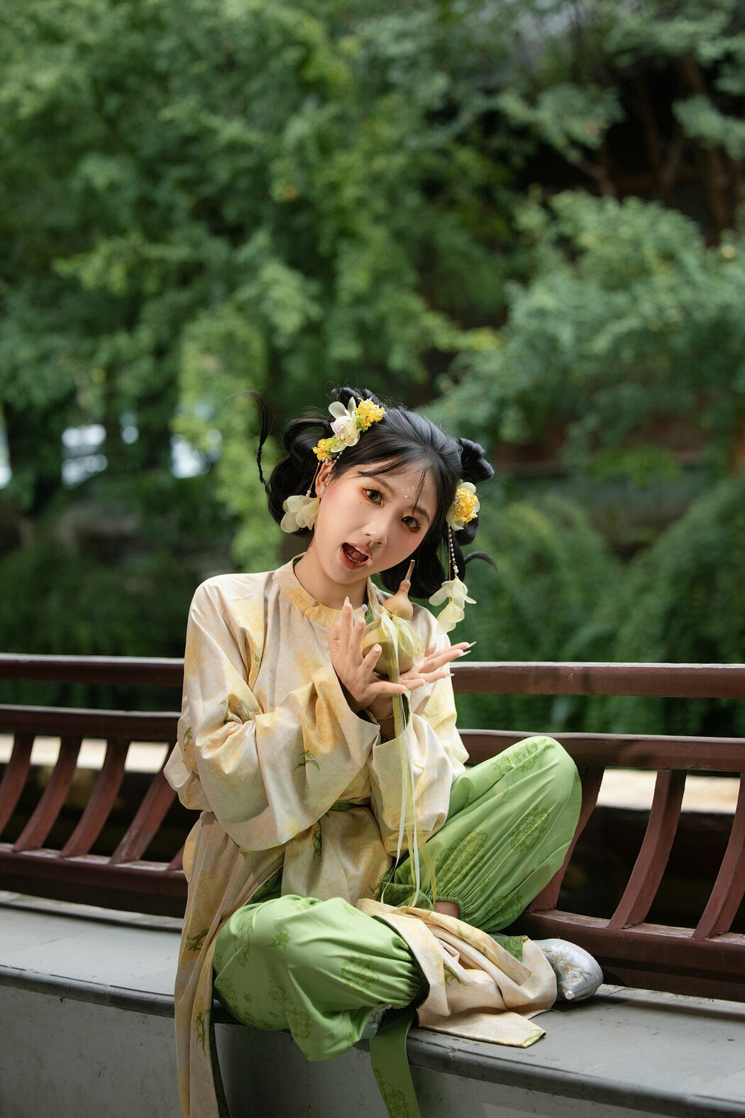 YiTuYu艺图语 Vol.10624 Yu Tong (17P)