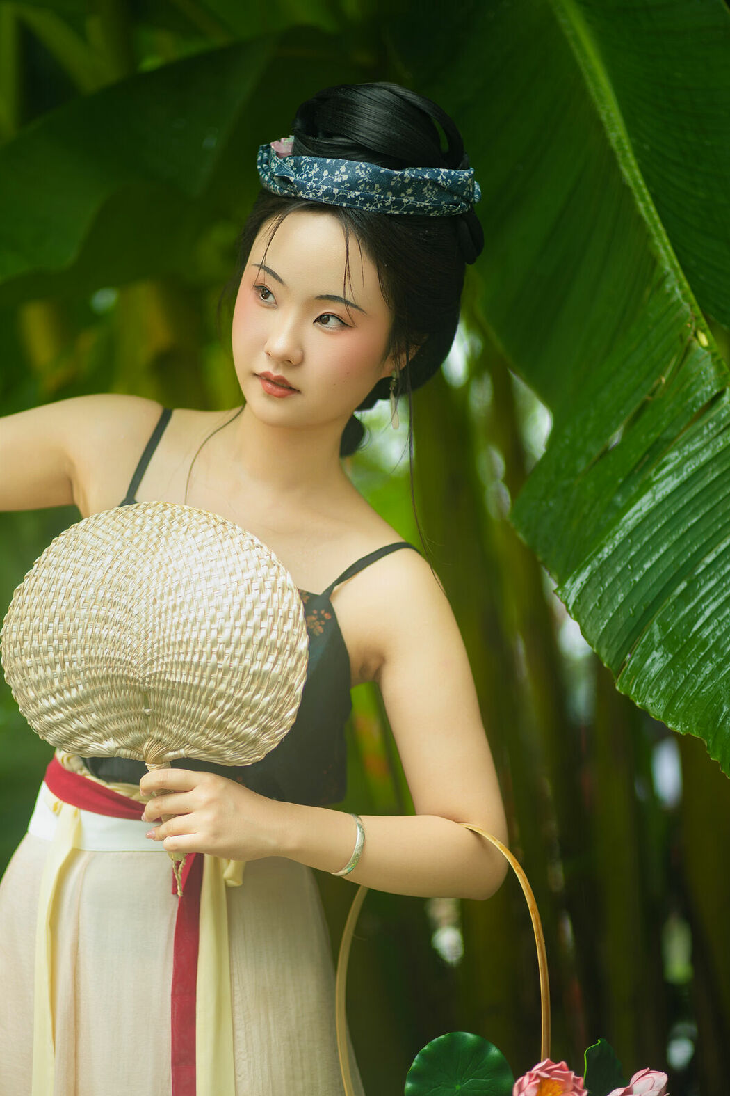 YiTuYu艺图语 Vol.10625 Liu Qi Qi (17P)