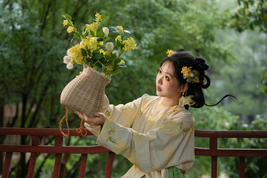 YiTuYu艺图语 Vol.10624 Yu Tong (17P)