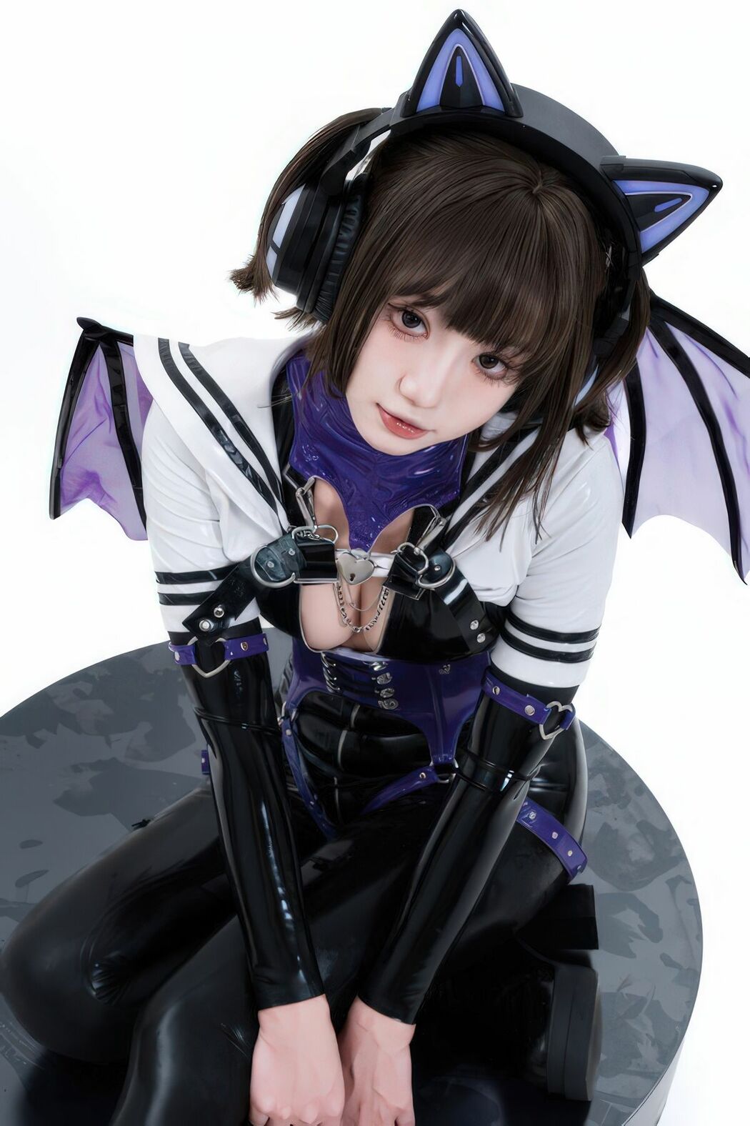 Coser@柒柒要乖哦 – 白棚胶衣 (79P)