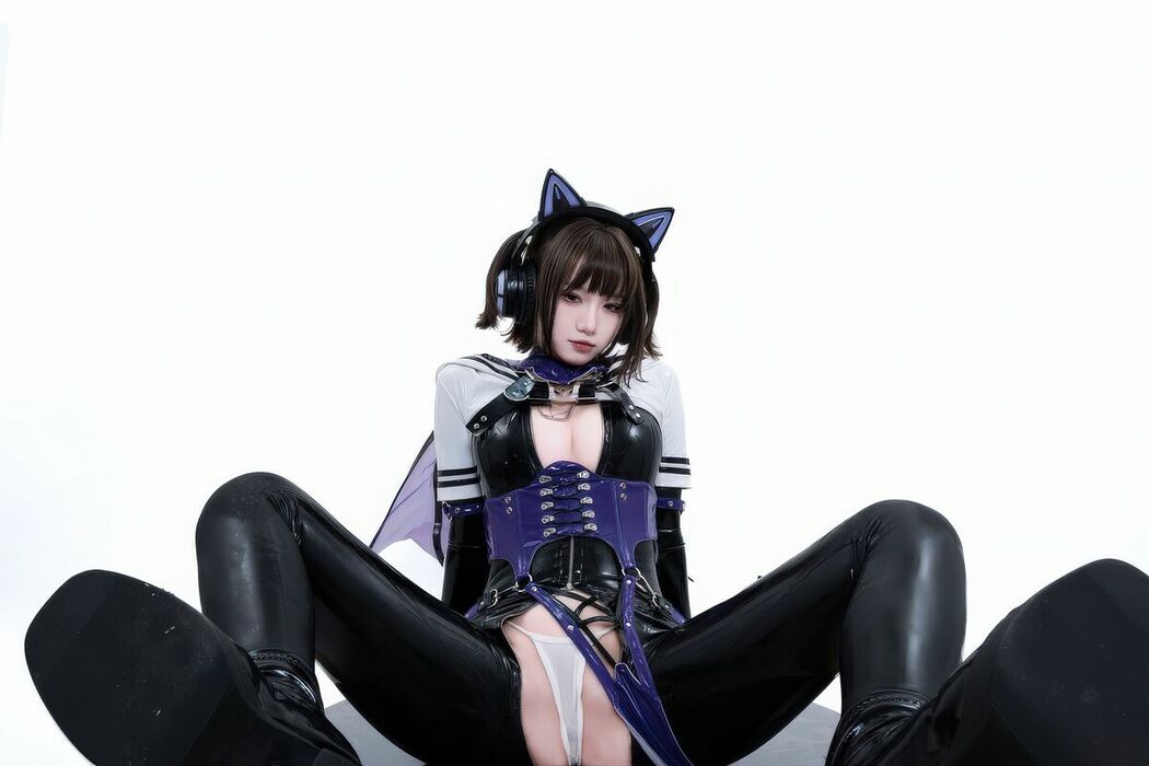 Coser@柒柒要乖哦 – 白棚胶衣 (79P)