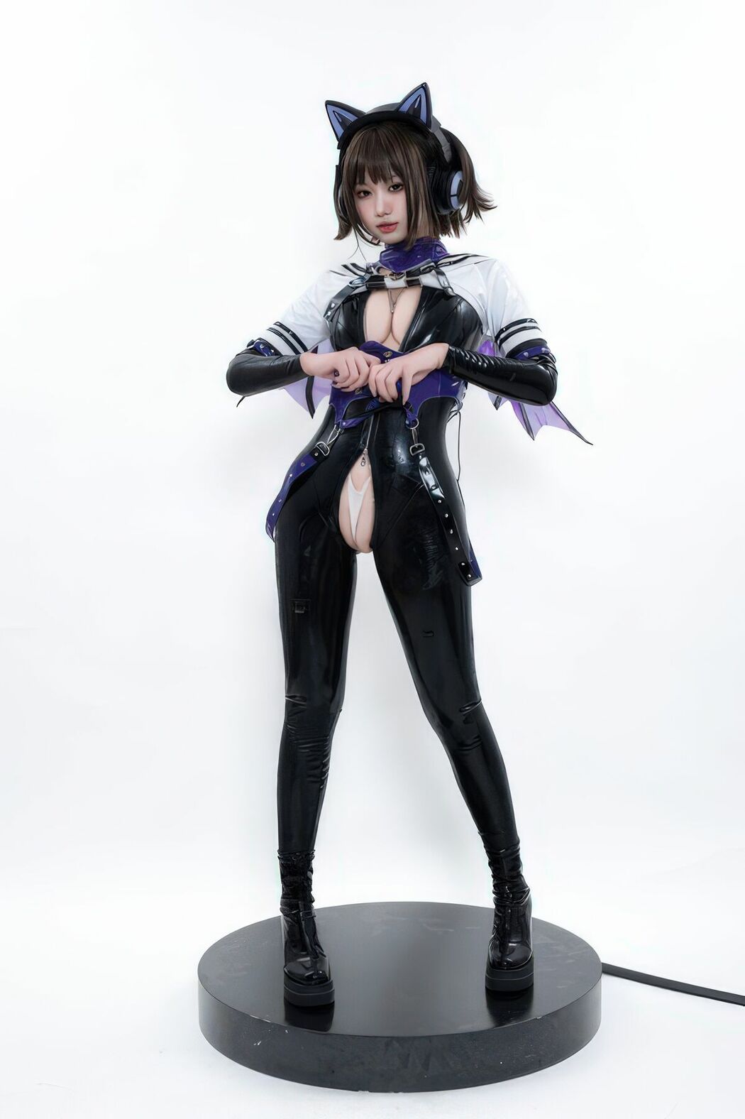 Coser@柒柒要乖哦 – 白棚胶衣 (79P)