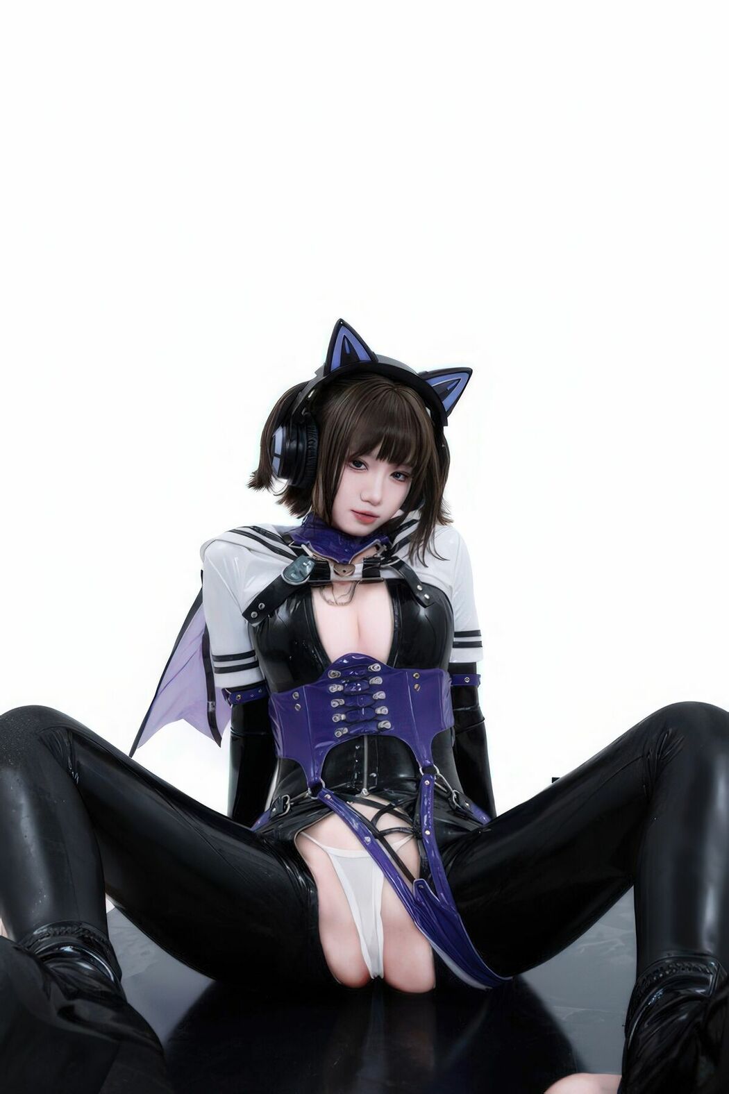 Coser@柒柒要乖哦 – 白棚胶衣 (79P)