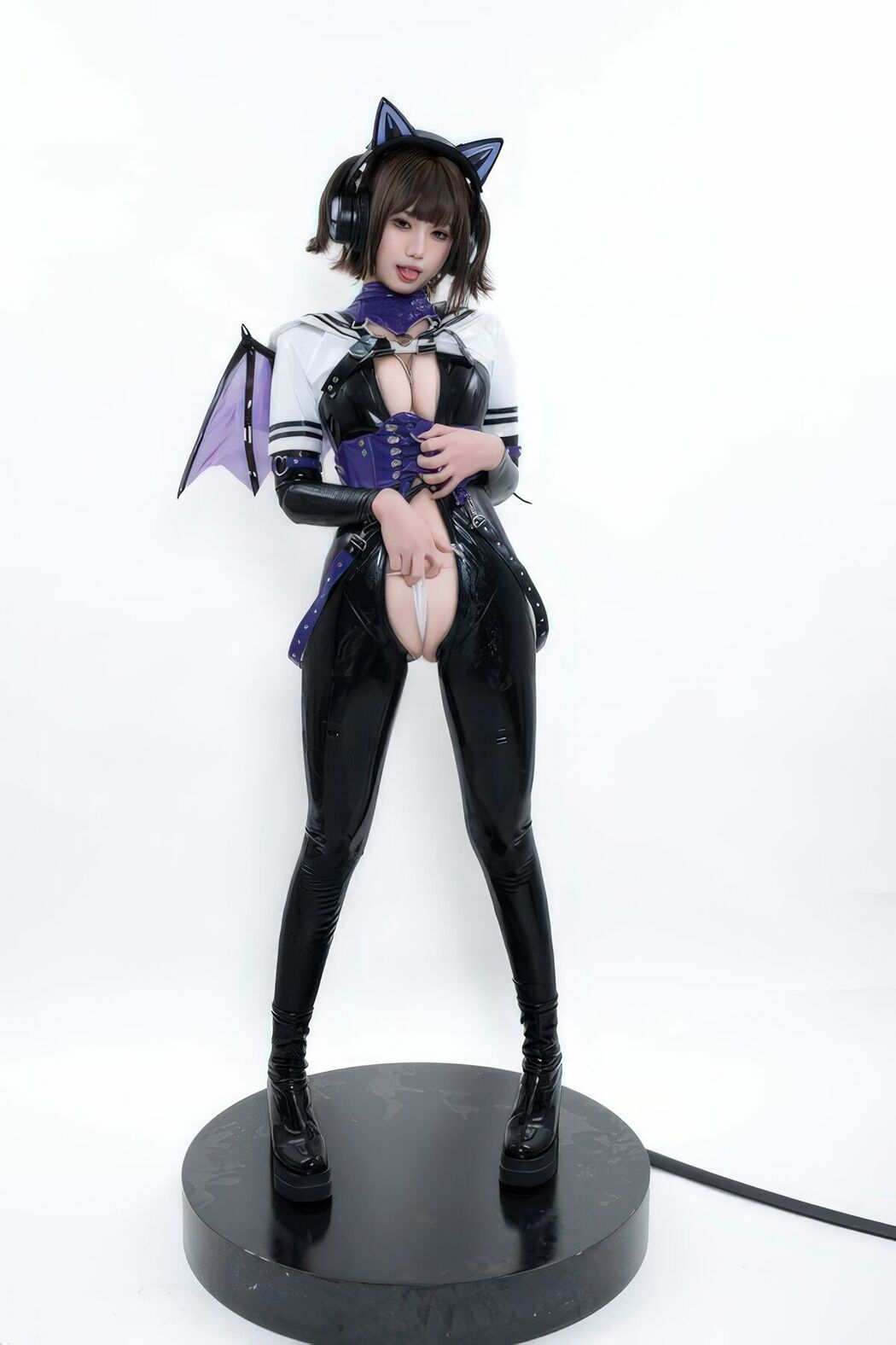 Coser@柒柒要乖哦 – 白棚胶衣 (79P)