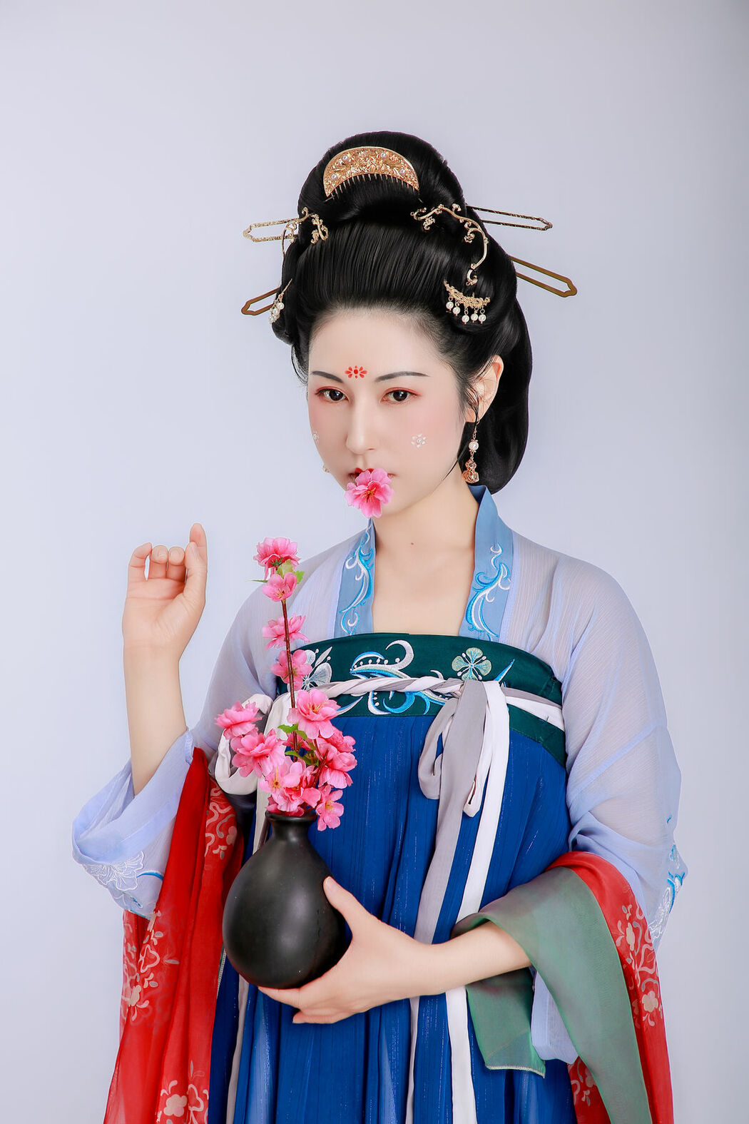 YiTuYu艺图语 Vol.9452 Xiao Yue Yue (23P)