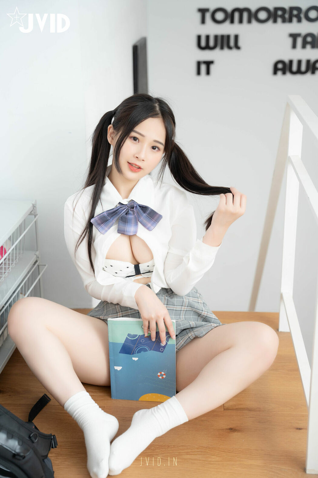 Jie Mi 婕咪 Juice – 不能發出聲音 雙馬尾再次逆麟 又在學長胯下玩起來 (83P)