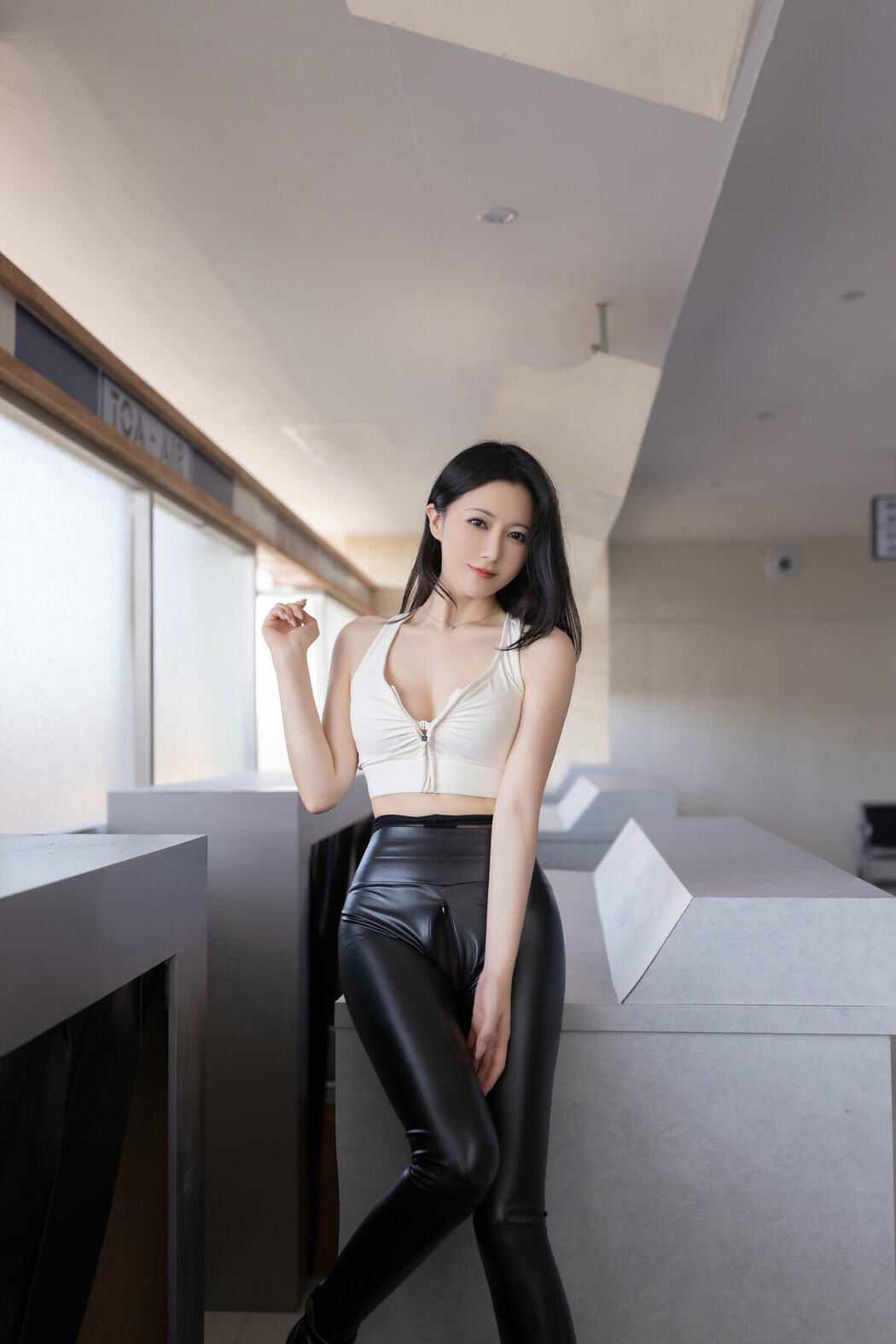 内购无水印 Yu Zi Jiang Fish 鱼子酱Fish – 秀人网模特 行李托运 Part01 (62P)