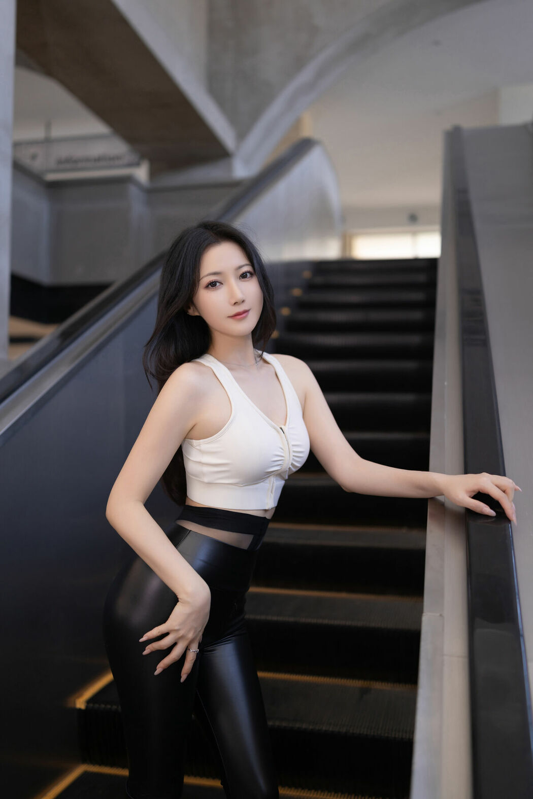 内购无水印 Yu Zi Jiang Fish 鱼子酱Fish – 秀人网模特 行李托运 Part01 (62P)