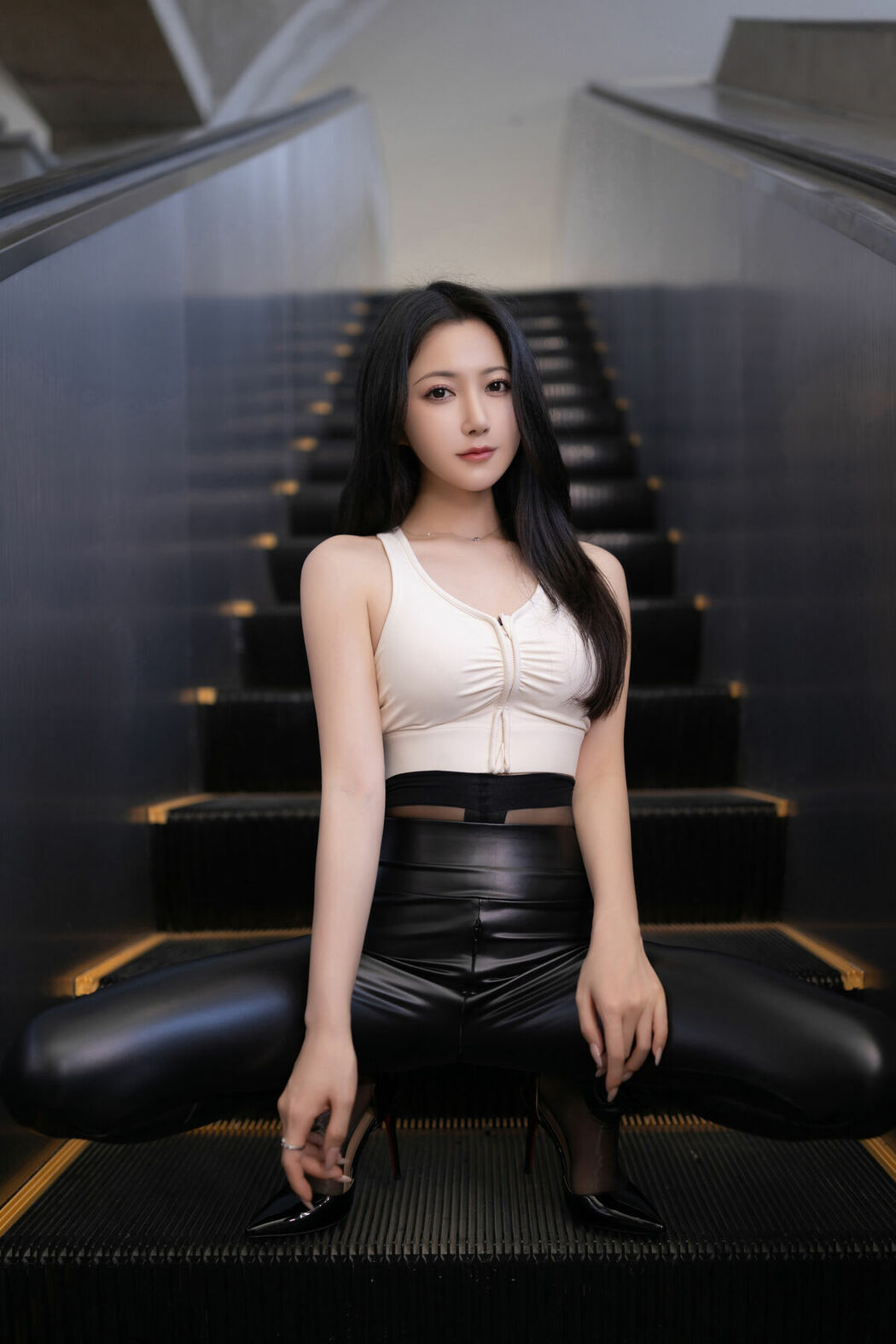 内购无水印 Yu Zi Jiang Fish 鱼子酱Fish – 秀人网模特 行李托运 Part01 (62P)