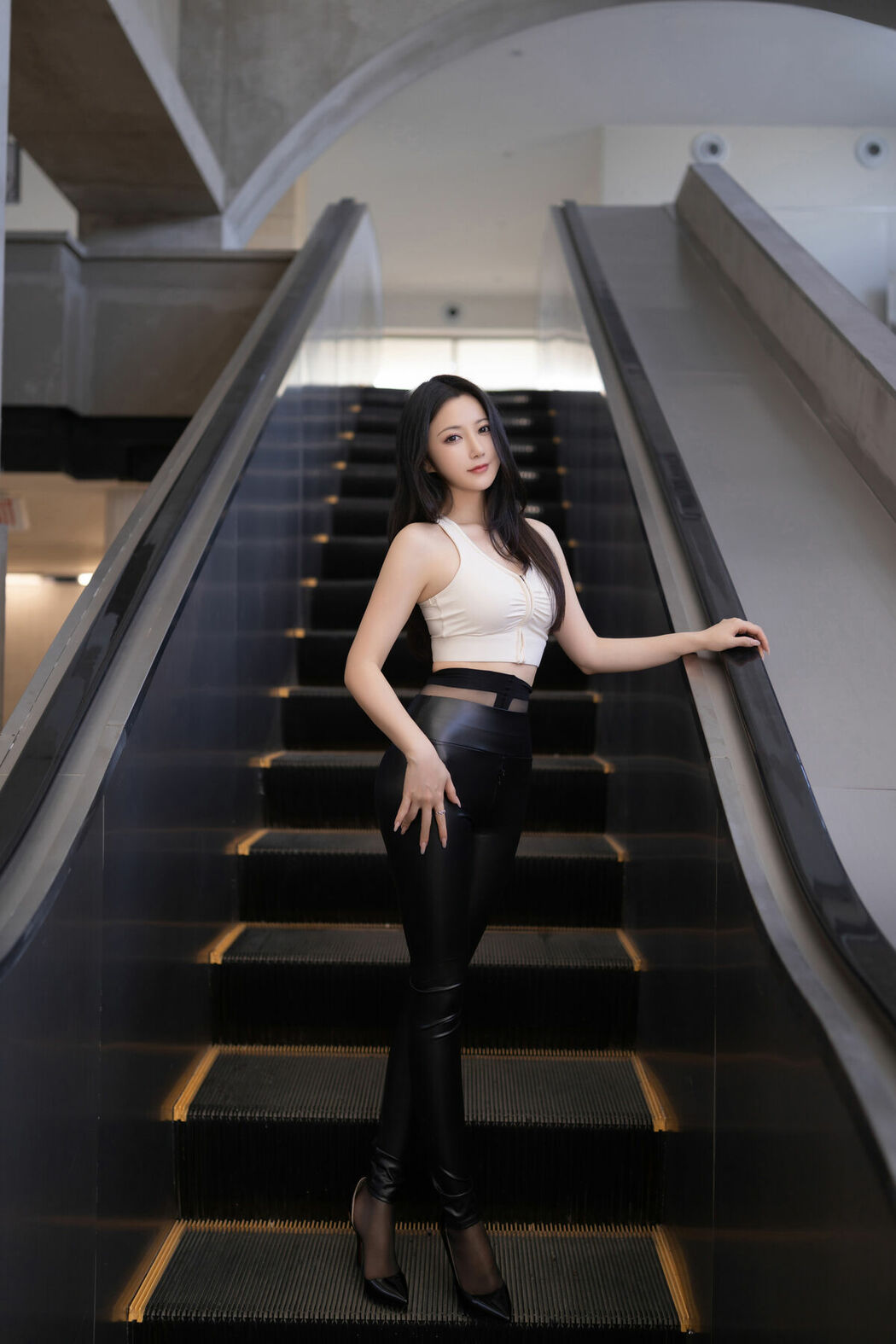 内购无水印 Yu Zi Jiang Fish 鱼子酱Fish – 秀人网模特 行李托运 Part01 (62P)