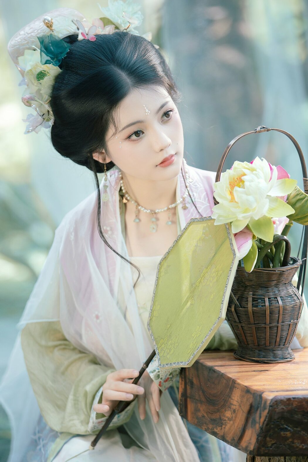 YiTuYu艺图语 Vol.9523 Wu Ying Kun Kun (28P) Cover Photo
