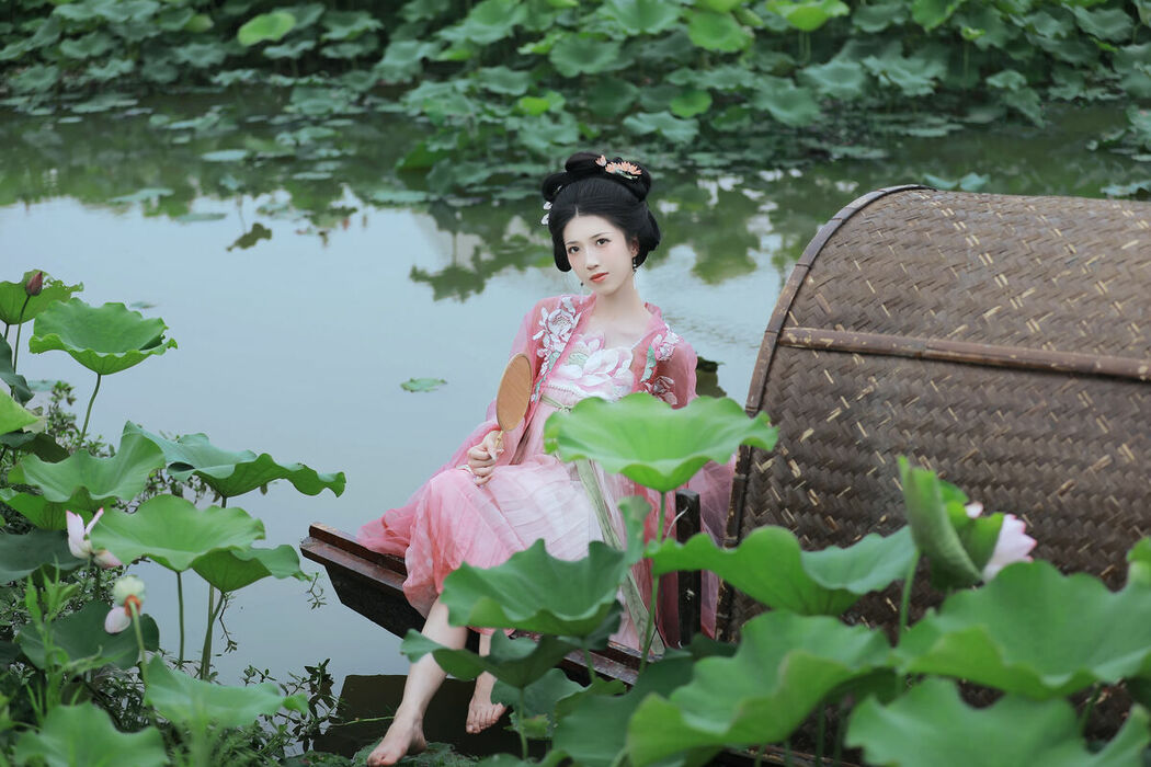 YiTuYu艺图语 Vol.9531 Bie Qiu Yue (23P)