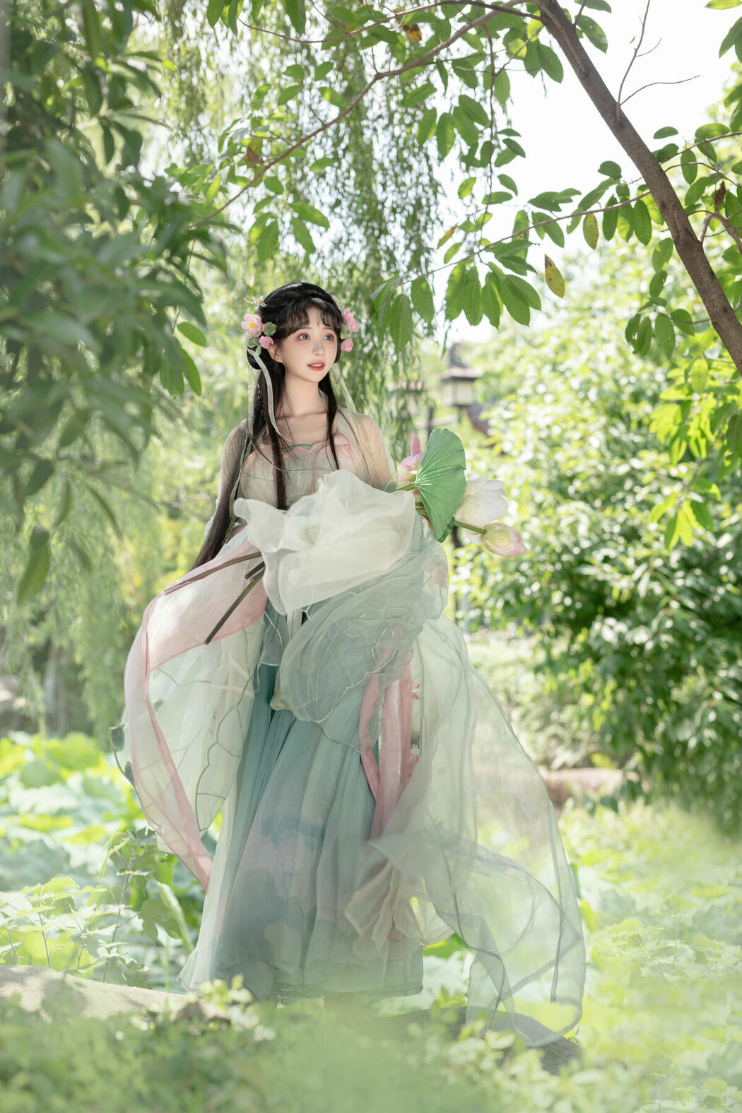 YiTuYu艺图语 Vol.9537 Qi Luo Sheng De Xiao Su Su (15P)