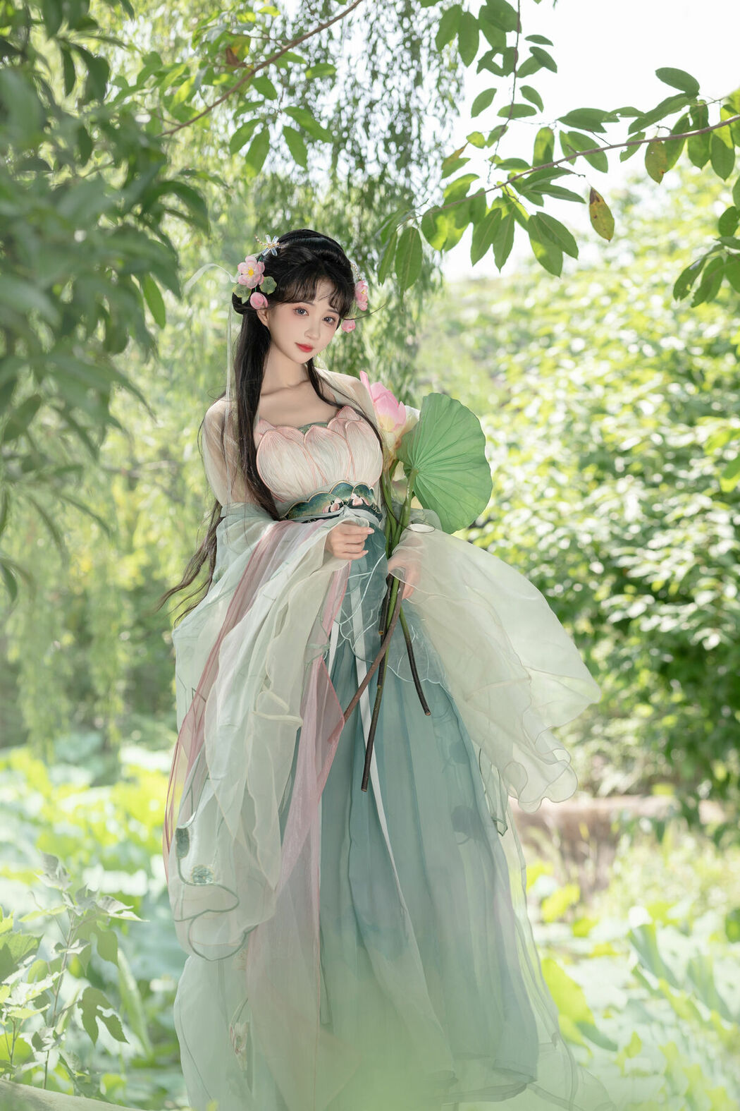 YiTuYu艺图语 Vol.9537 Qi Luo Sheng De Xiao Su Su (15P)