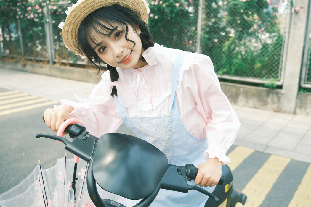YiTuYu艺图语 Vol.9535 Er Er Er Yue (33P)
