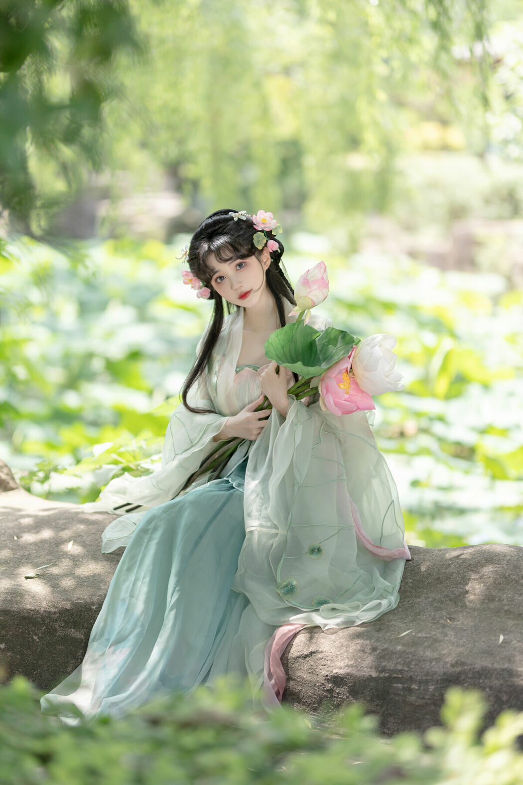 YiTuYu艺图语 Vol.9537 Qi Luo Sheng De Xiao Su Su (15P)