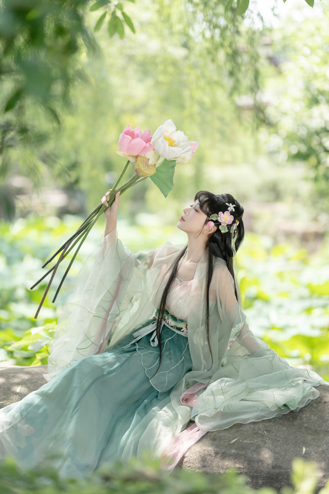 YiTuYu艺图语 Vol.9537 Qi Luo Sheng De Xiao Su Su (15P)