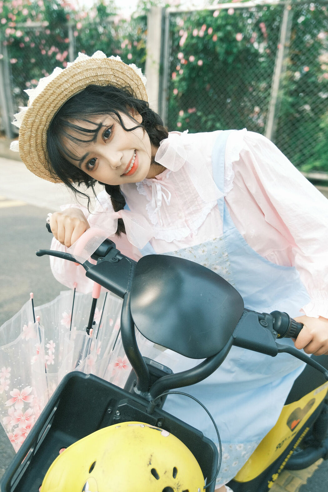 YiTuYu艺图语 Vol.9535 Er Er Er Yue (33P)