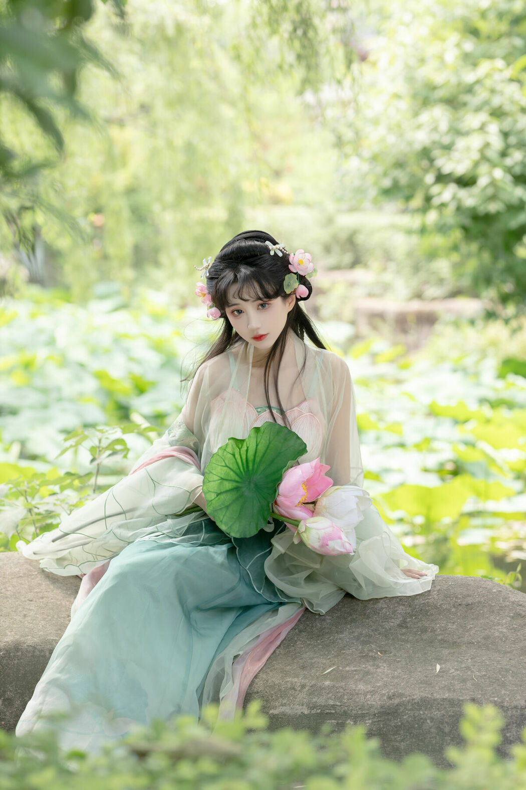 YiTuYu艺图语 Vol.9537 Qi Luo Sheng De Xiao Su Su (15P)