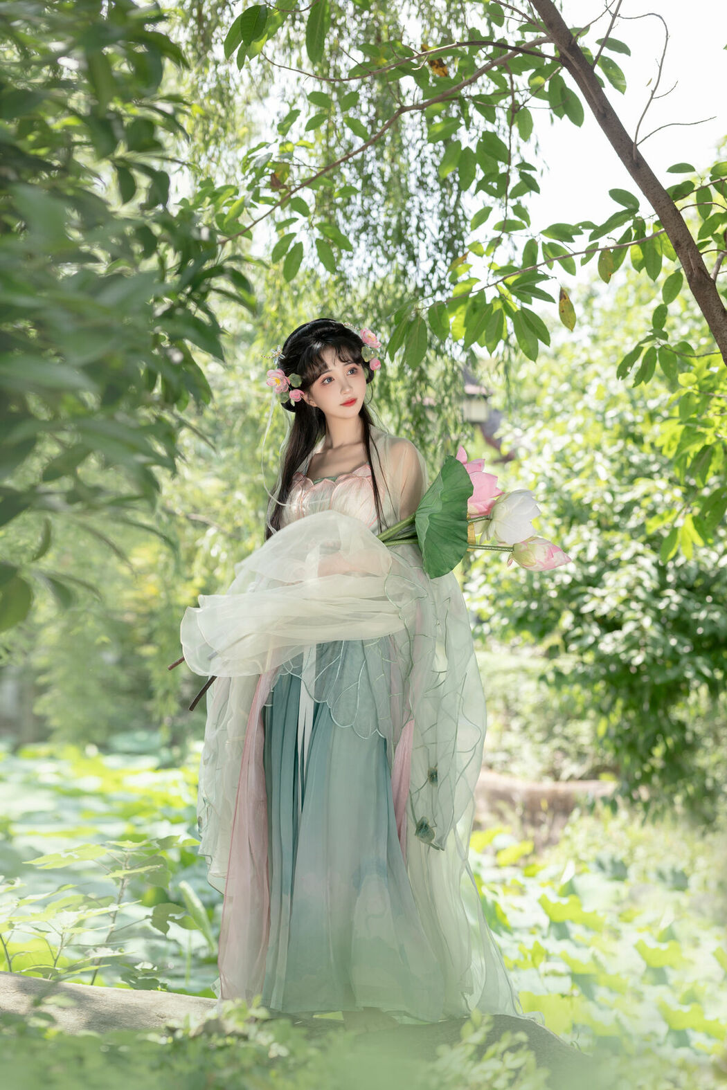 YiTuYu艺图语 Vol.9537 Qi Luo Sheng De Xiao Su Su (15P)